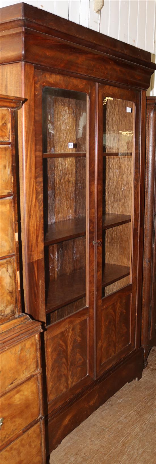 Display/book cabinet